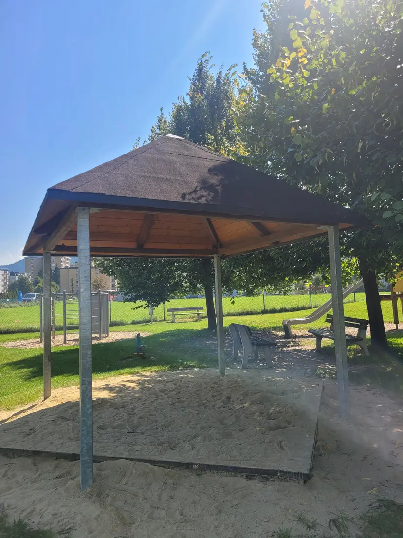 Spielplatz Ladestraße 4