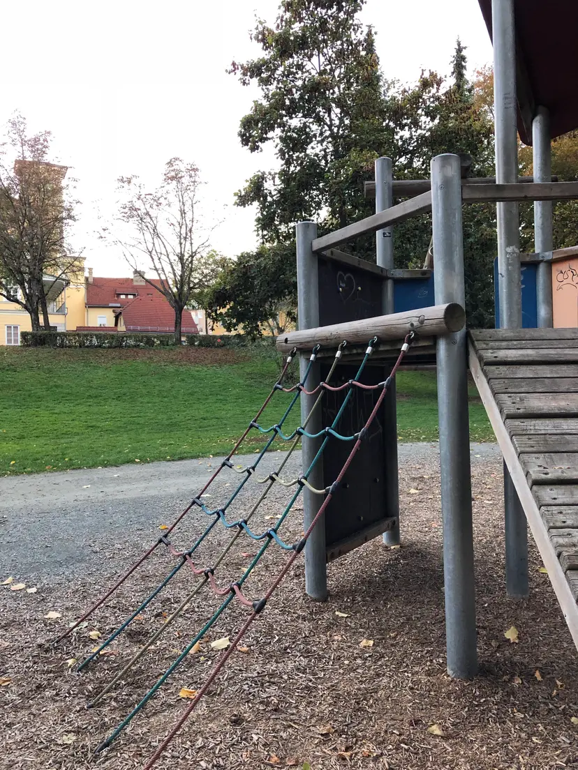 Kinderspielplatz 6