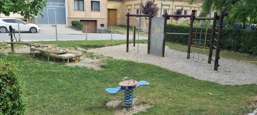 Kinderspielplatz 4