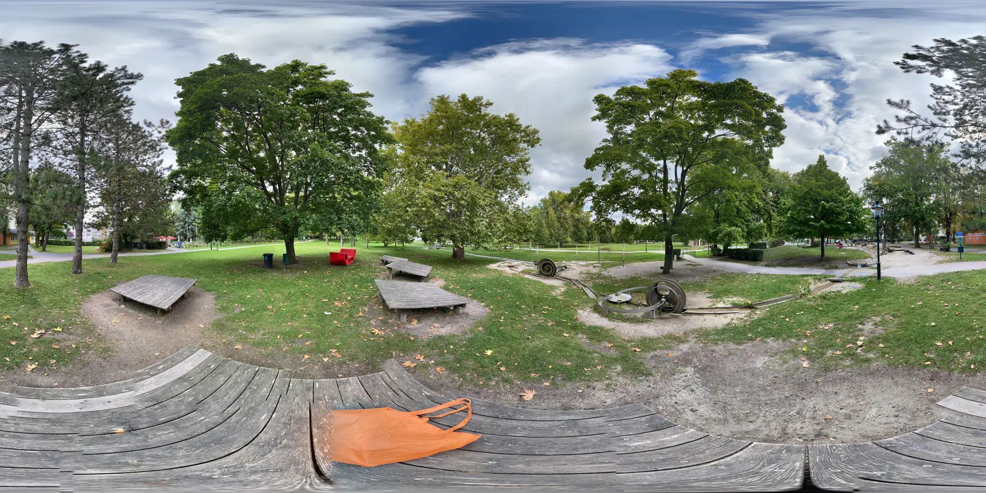 Öffentlicher Spielplatz beim Schlosspark
