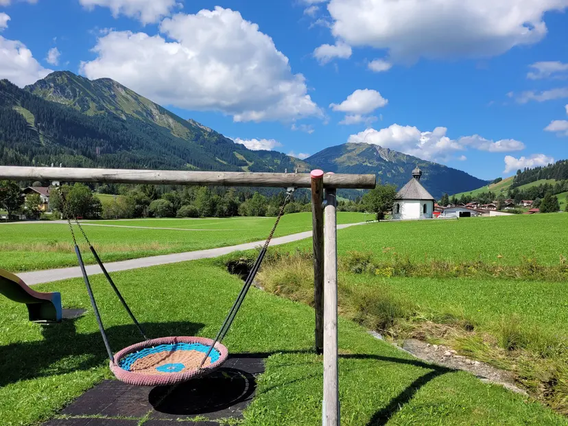 Spielplatz St. Leonhard in Tannheim 4