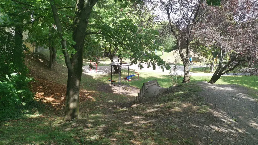 Spielplatz Erdzeiselgraben 5