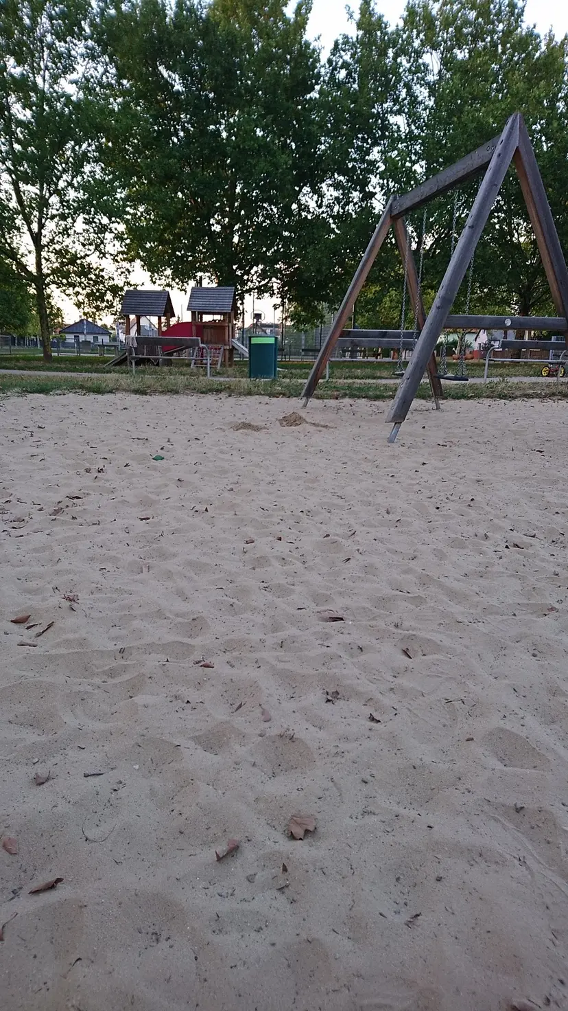 Kinderspielplatz 6
