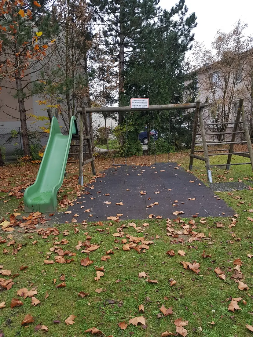 Privat-Spielplatz für August Hassack-Wohnanlage 5