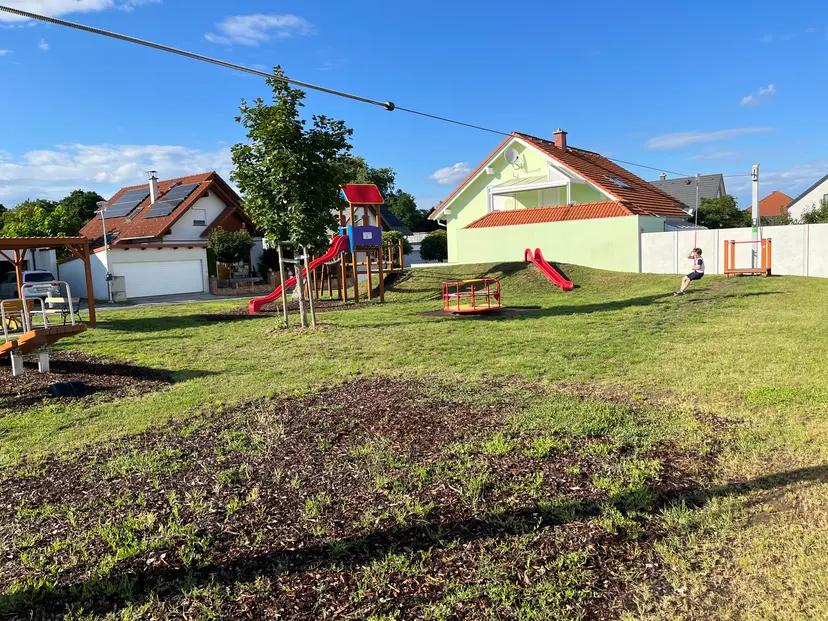Öffentlicher Spielplatz 2