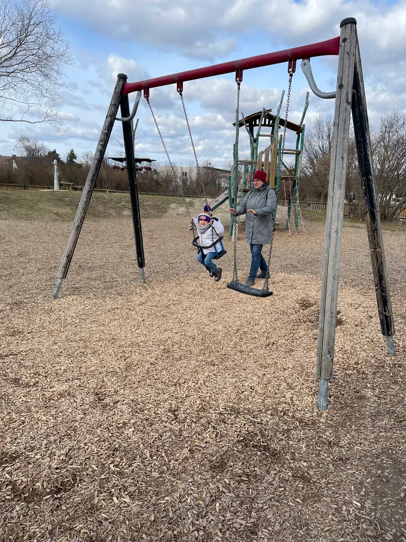 Spielplatz Kirschenallee 2