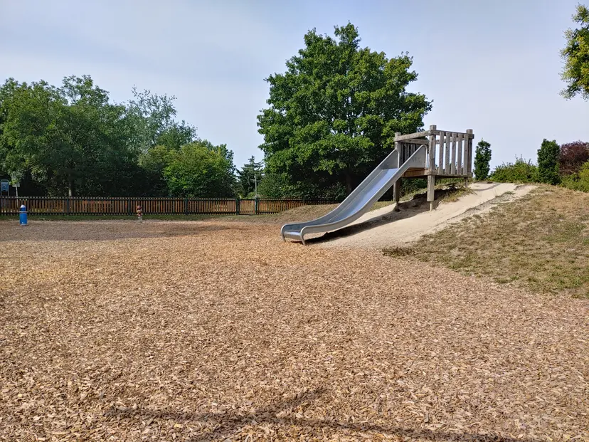 Spielplatz Kirschenallee 5