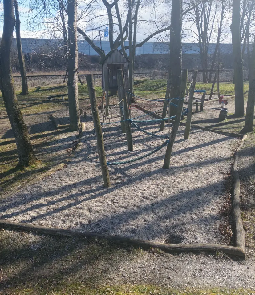 Spielplatz mit Skaterrampe 5