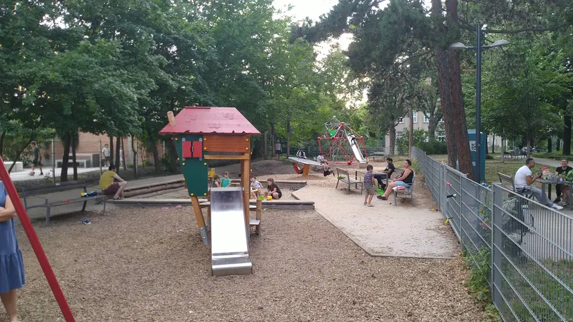 Spielplatz im Paul-Hock-Park 2