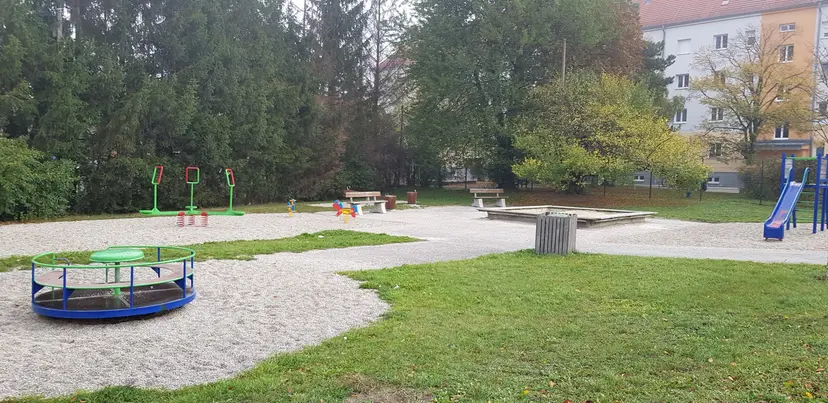 Spielplatz Heinrich-Schneidmadl-Straße 2