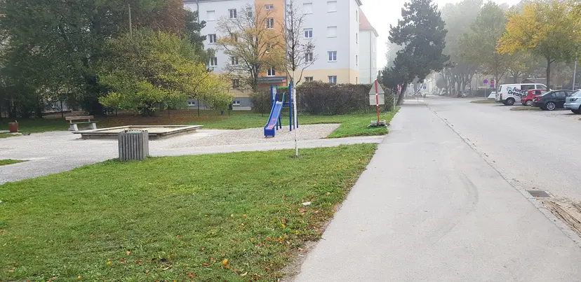 Spielplatz Heinrich-Schneidmadl-Straße 3