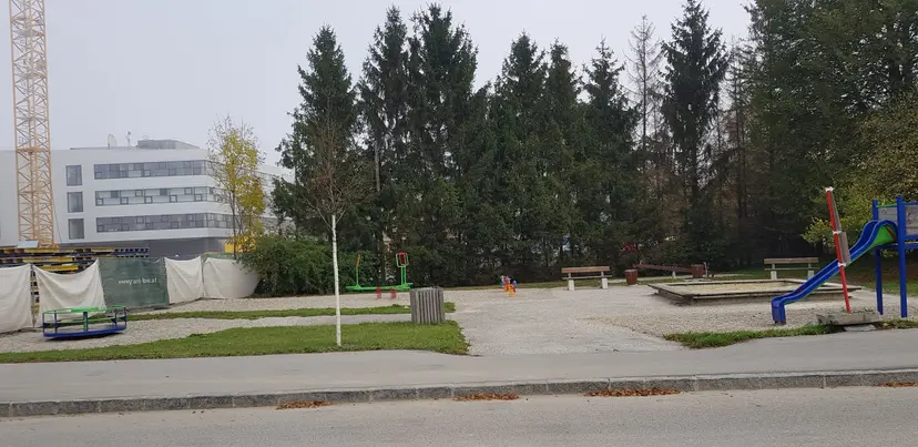 Spielplatz Heinrich-Schneidmadl-Straße 4
