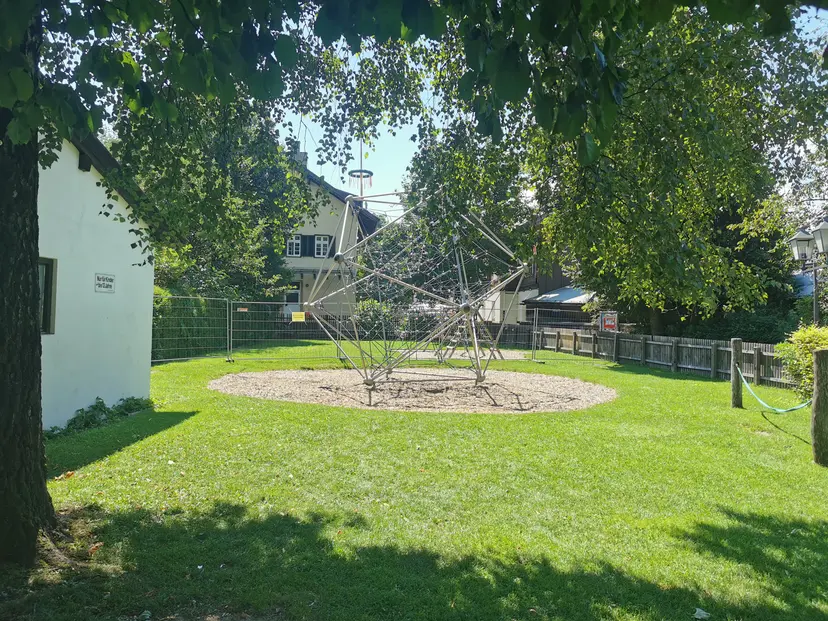 Öffentlicher Spielplatz 2