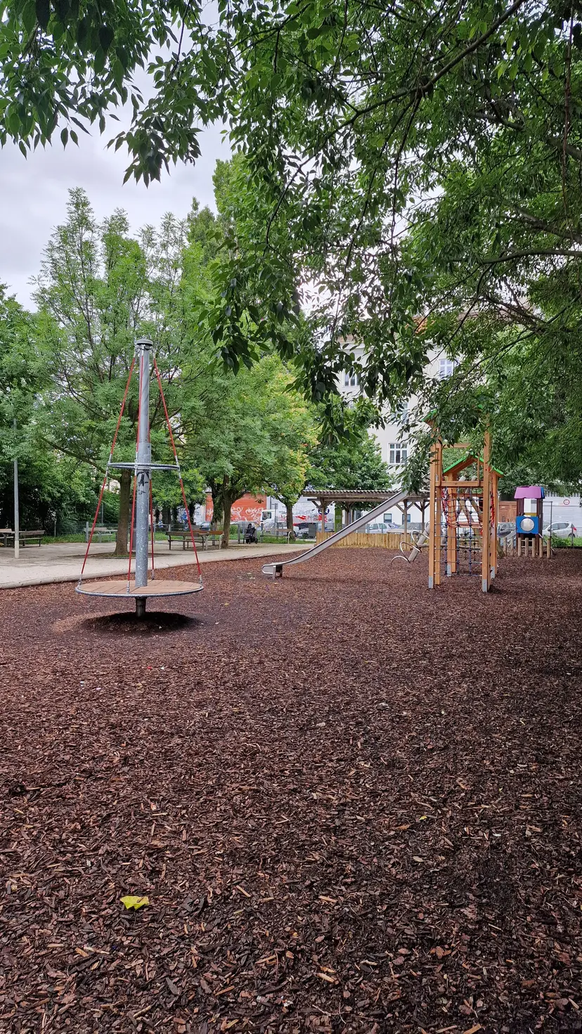 Arik-Brauer-Park 3