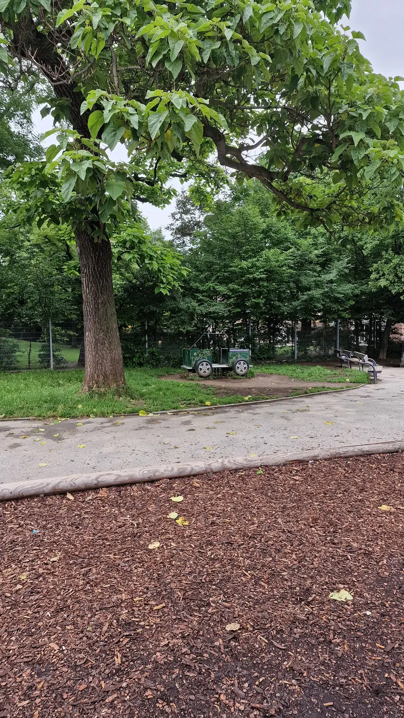 Arik-Brauer-Park 5