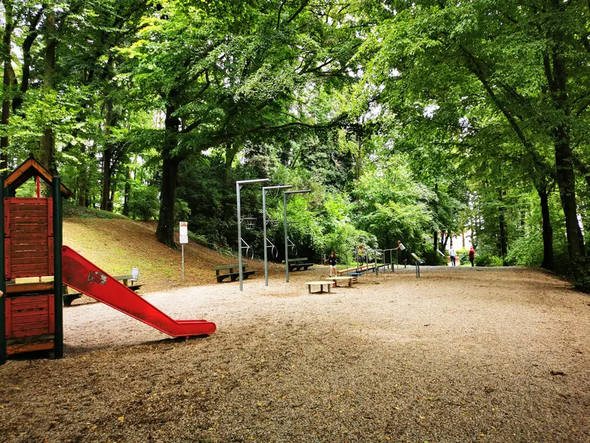 Kinderspielplatz - Am Rosenhang Freinberg 3