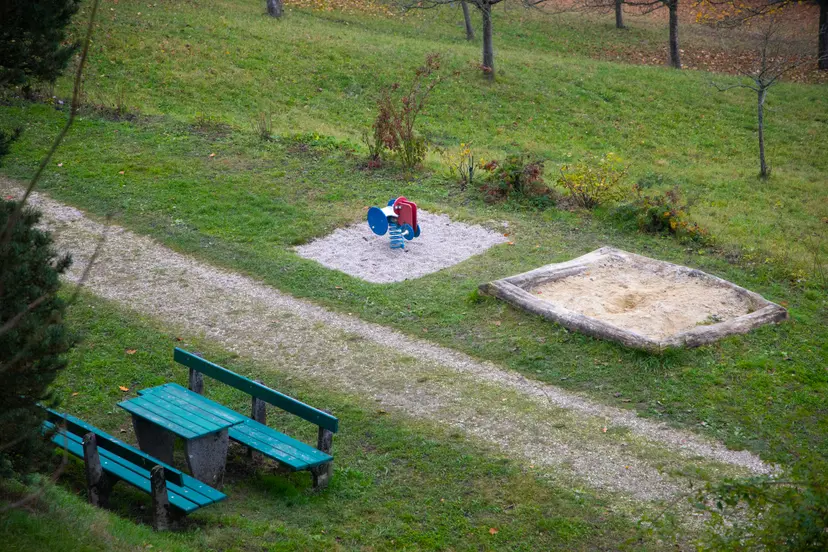 Kinderspielplatz - Am Rosenhang Freinberg 6