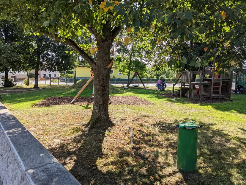 Kinderspielplatz - Karl Hoefner-Straße 2