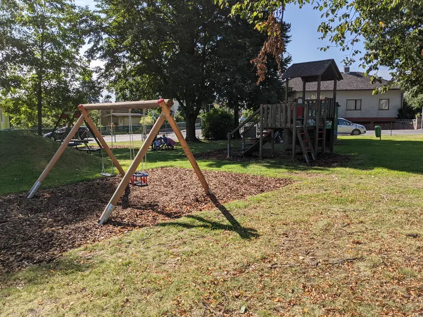 Kinderspielplatz - Karl Hoefner-Straße 3