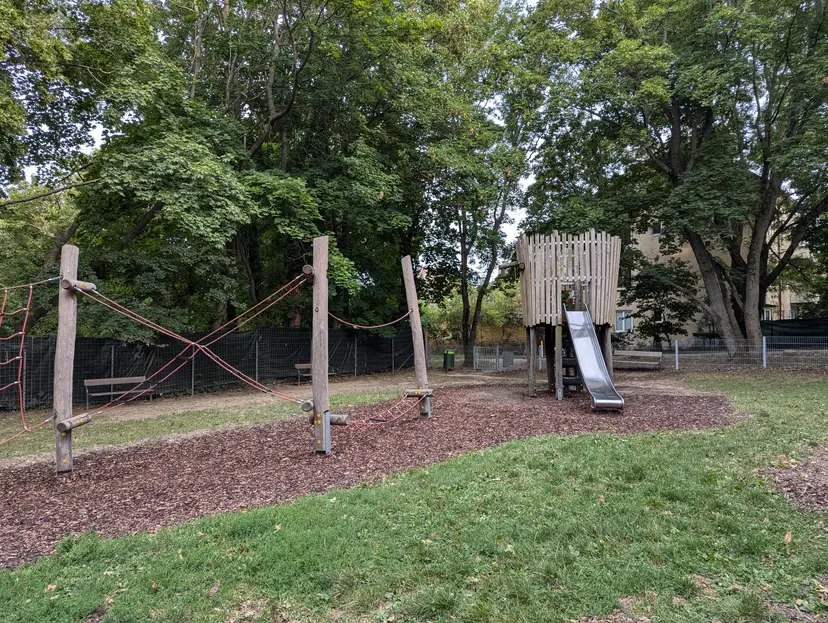 Spielplatz "Bahnhof Beethovenpark" 2