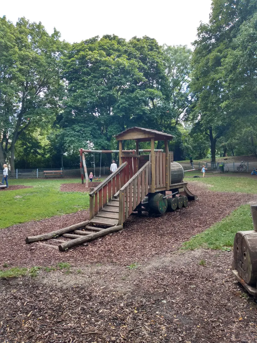 Spielplatz "Bahnhof Beethovenpark" 4