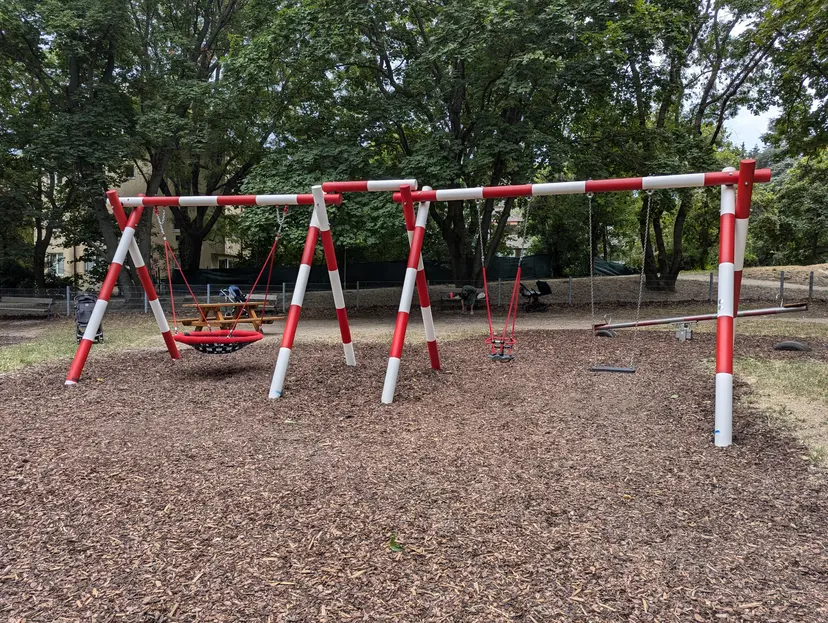 Spielplatz "Bahnhof Beethovenpark" 5