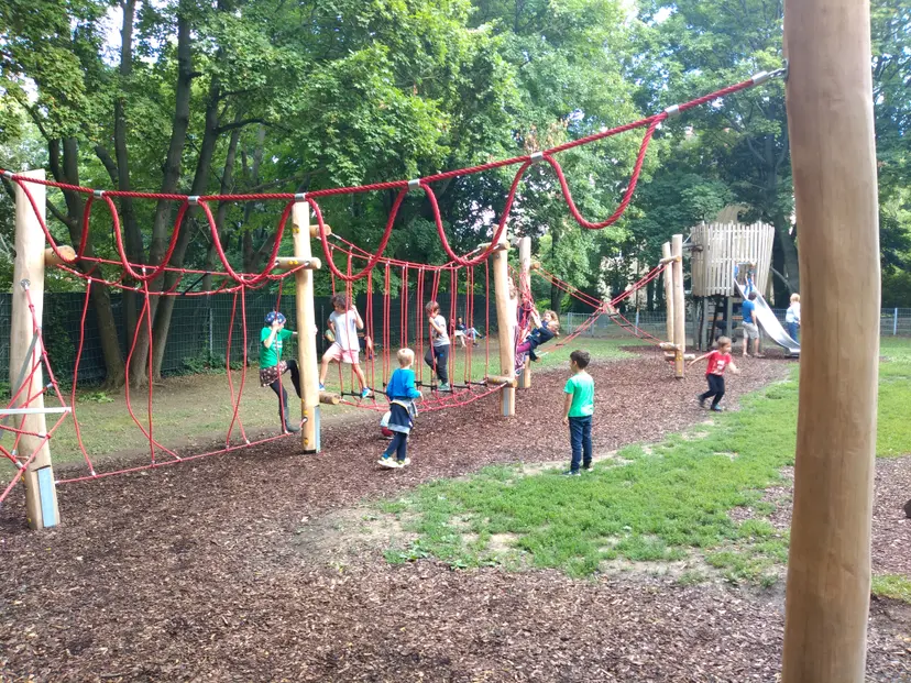 Spielplatz "Bahnhof Beethovenpark" 6