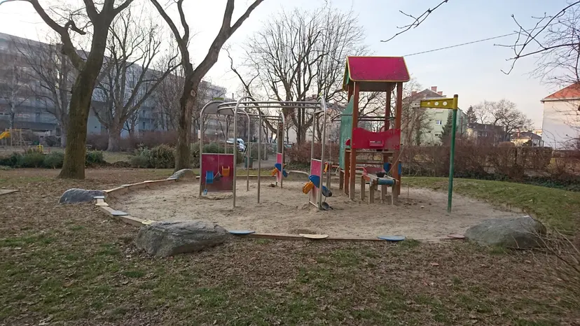 Spielplatz am Langedelwehr 3