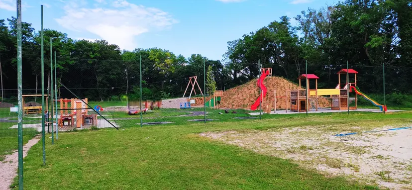 Spielplatz am Sportplatz 6