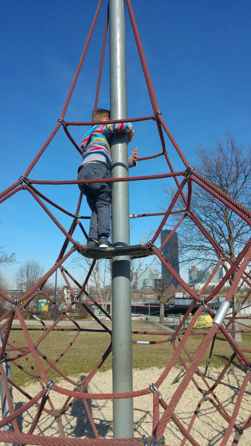 Spielplatz Kafkasteg 6