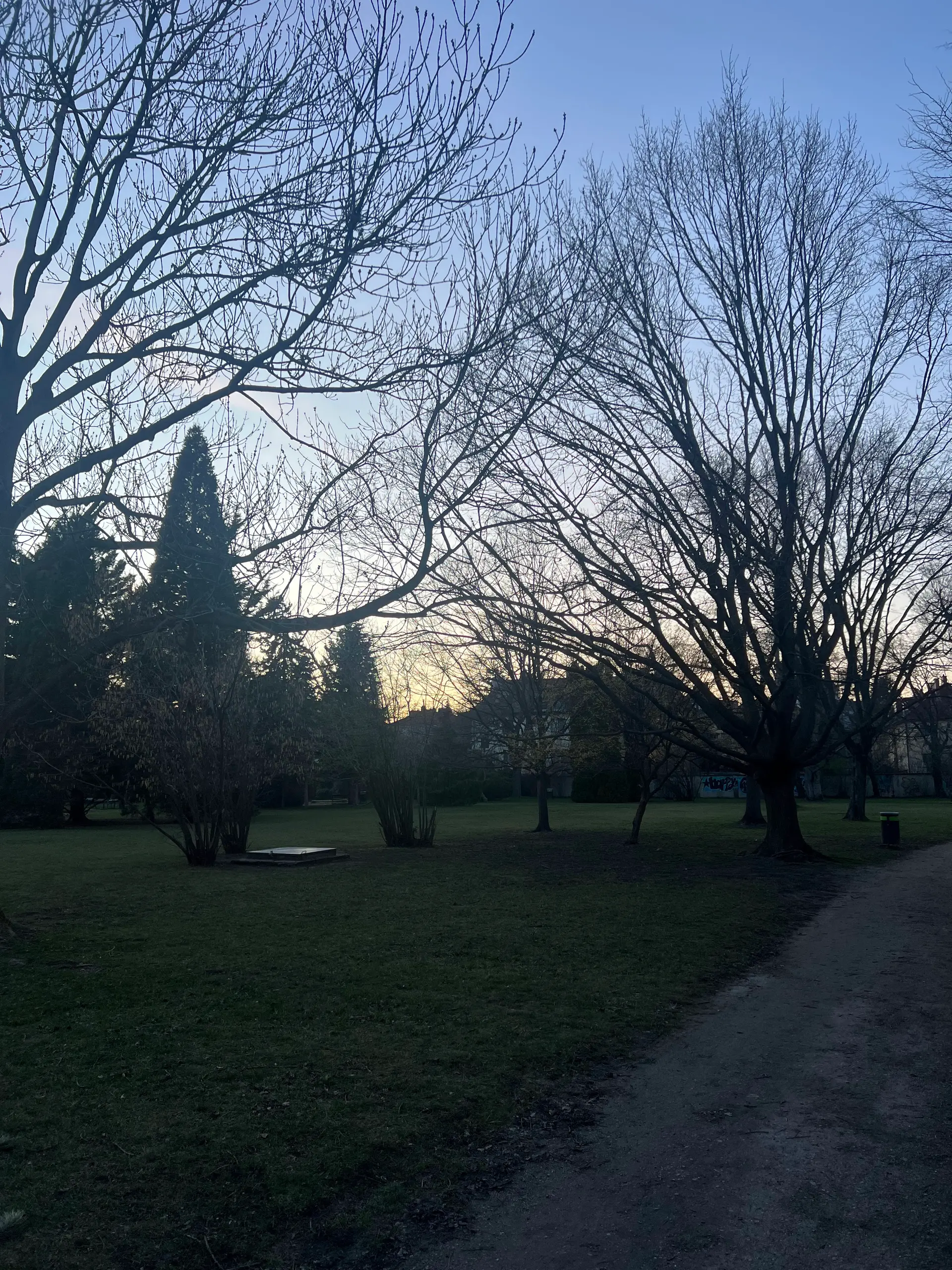 Spielplatz im "Park Modeschule Hetzendorf"