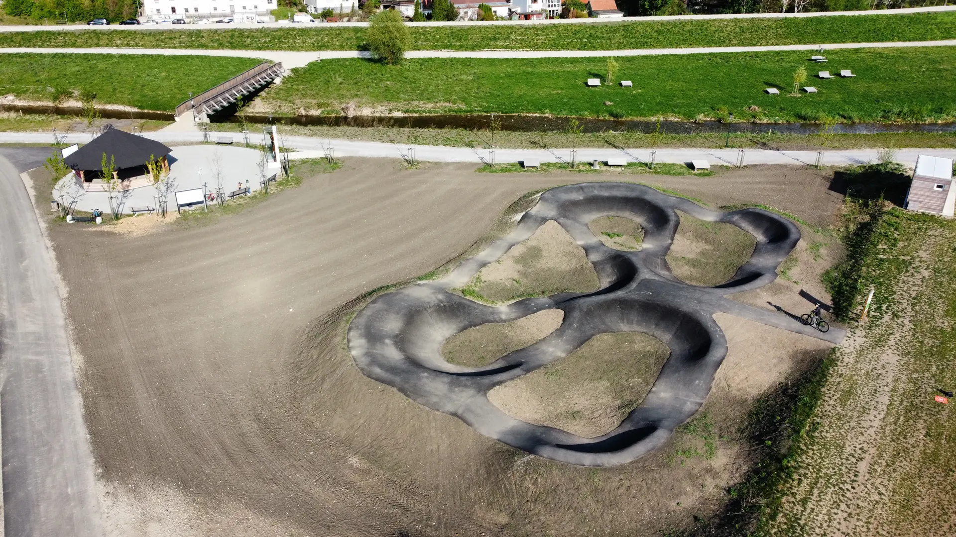 Spielplatz und Pump Track Fahrafeld Triesting
