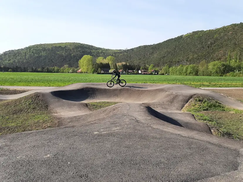 Spielplatz und Pump Track Fahrafeld Triesting 5