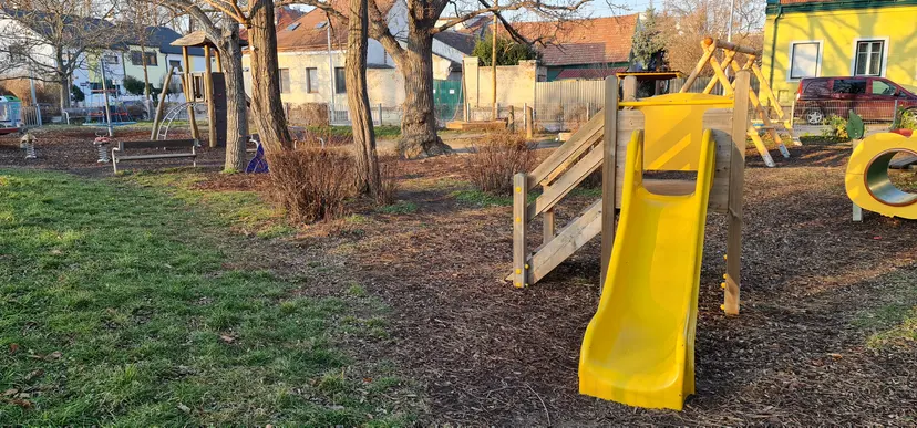 Bischofplatz SPIELPLATZ 4