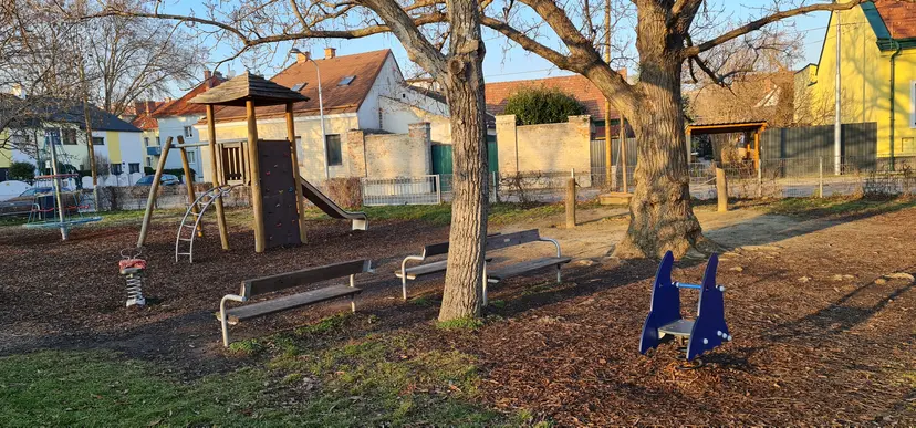 Bischofplatz SPIELPLATZ 6