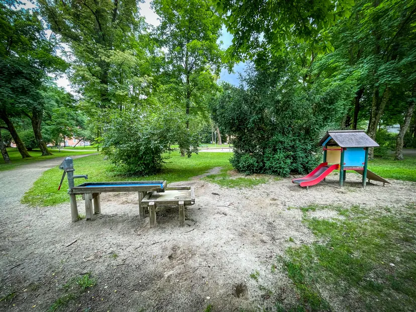 Kinderspielplatz Dauphinestraße 3