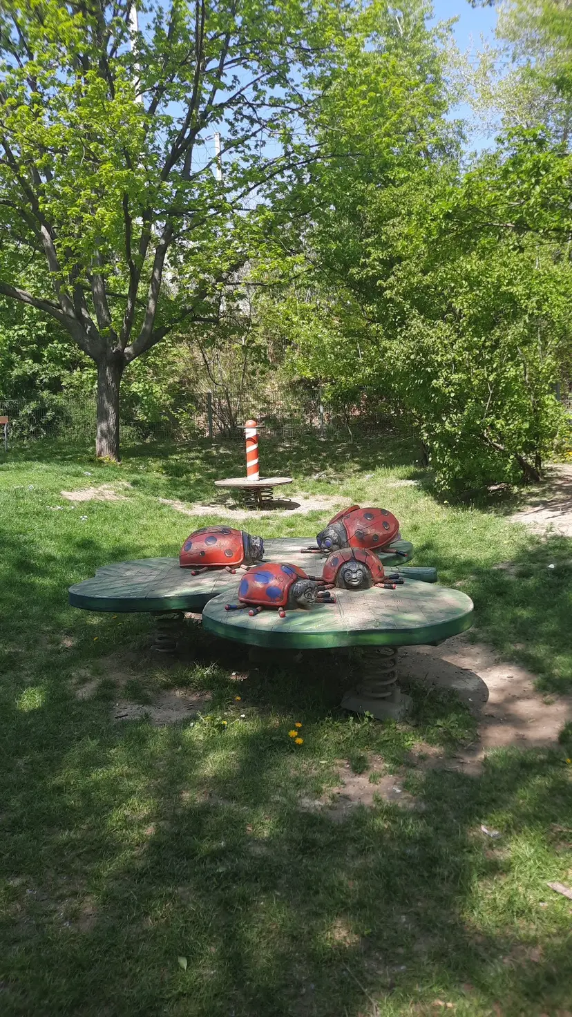 Luise-Montag-Park 6
