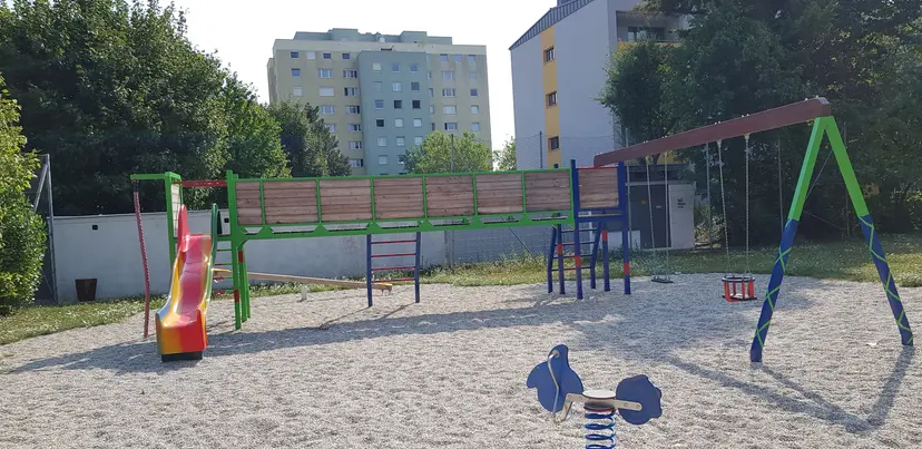 Spielplatz beim WIFI 5