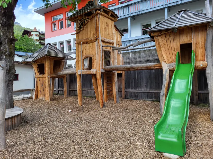 Dorf Spielplatz 3