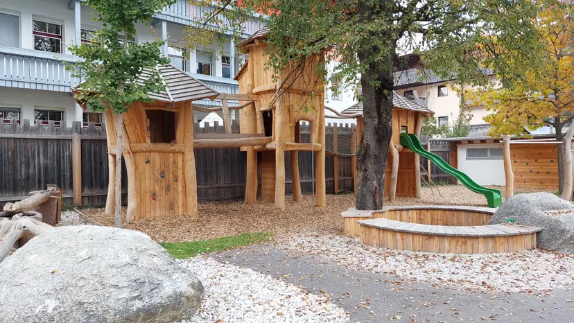 Dorf Spielplatz 4
