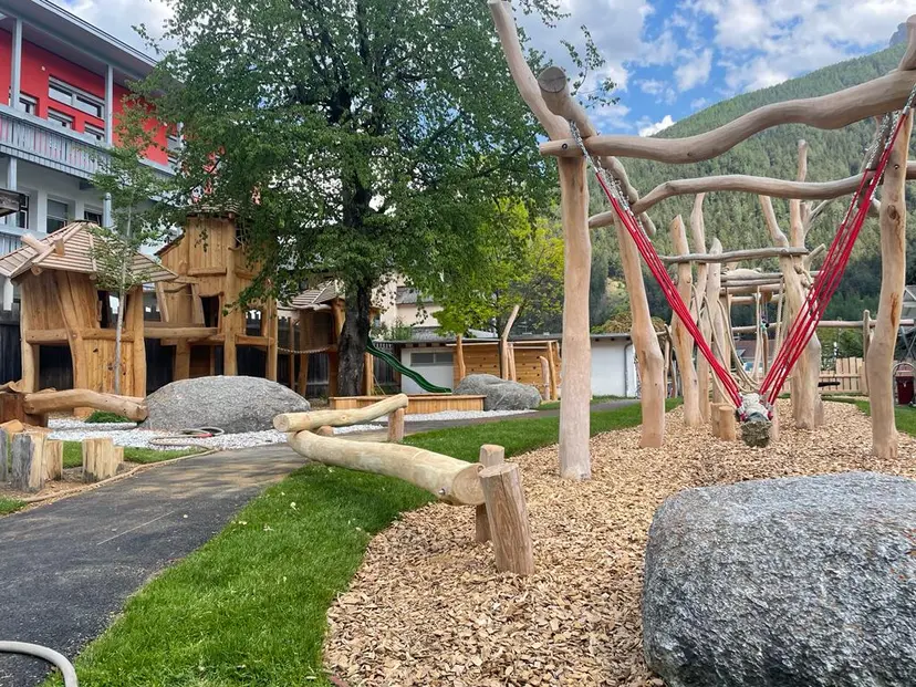 Dorf Spielplatz 6