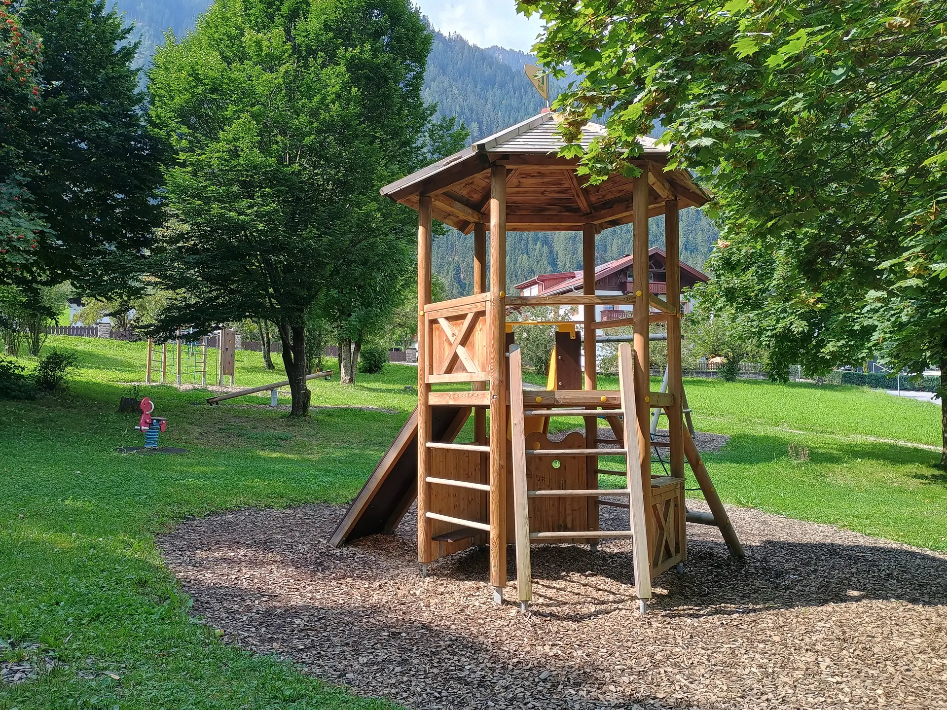 Spielplatz an der Kirche in Sautens