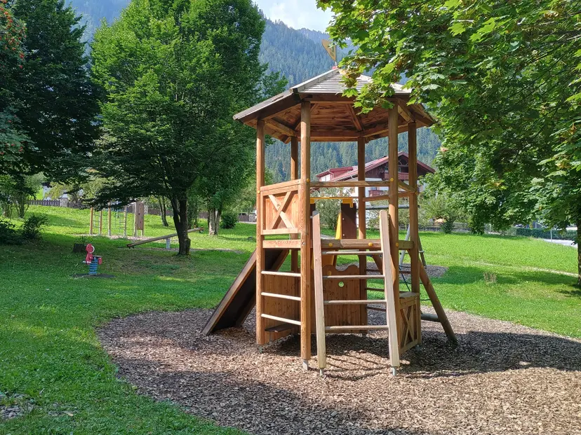 Spielplatz an der Kirche in Sautens 2