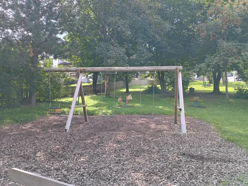 Spielplatz an der Kirche in Sautens 3