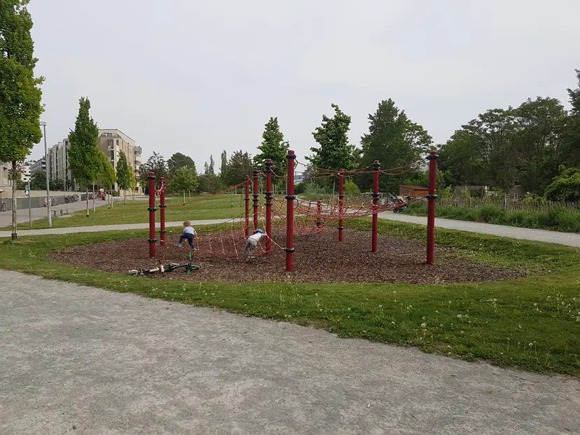 Leon-Zelman-Spielplatz 4