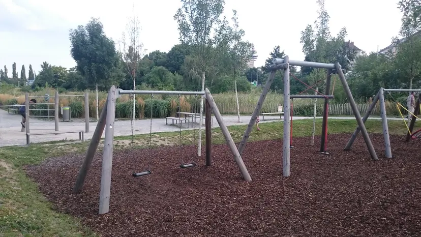 Leon-Zelman-Spielplatz 5