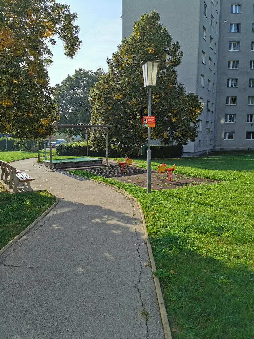 Kinderspielplatz 4