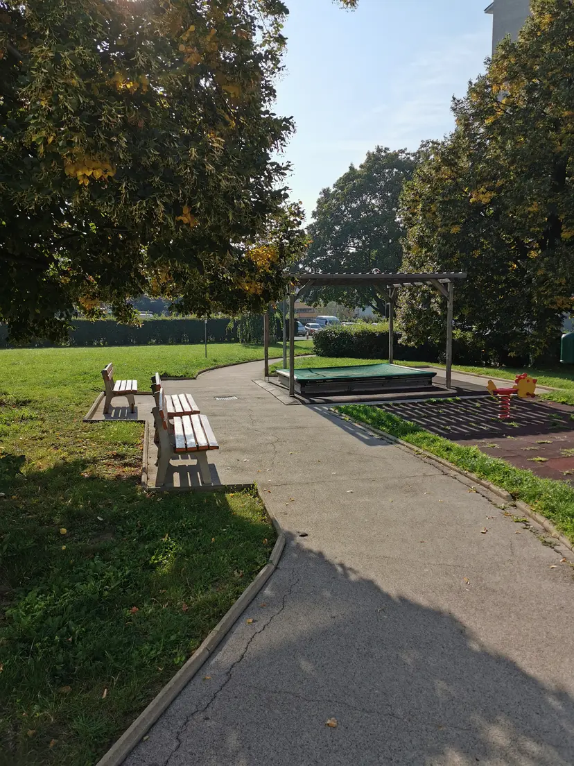 Kinderspielplatz 6