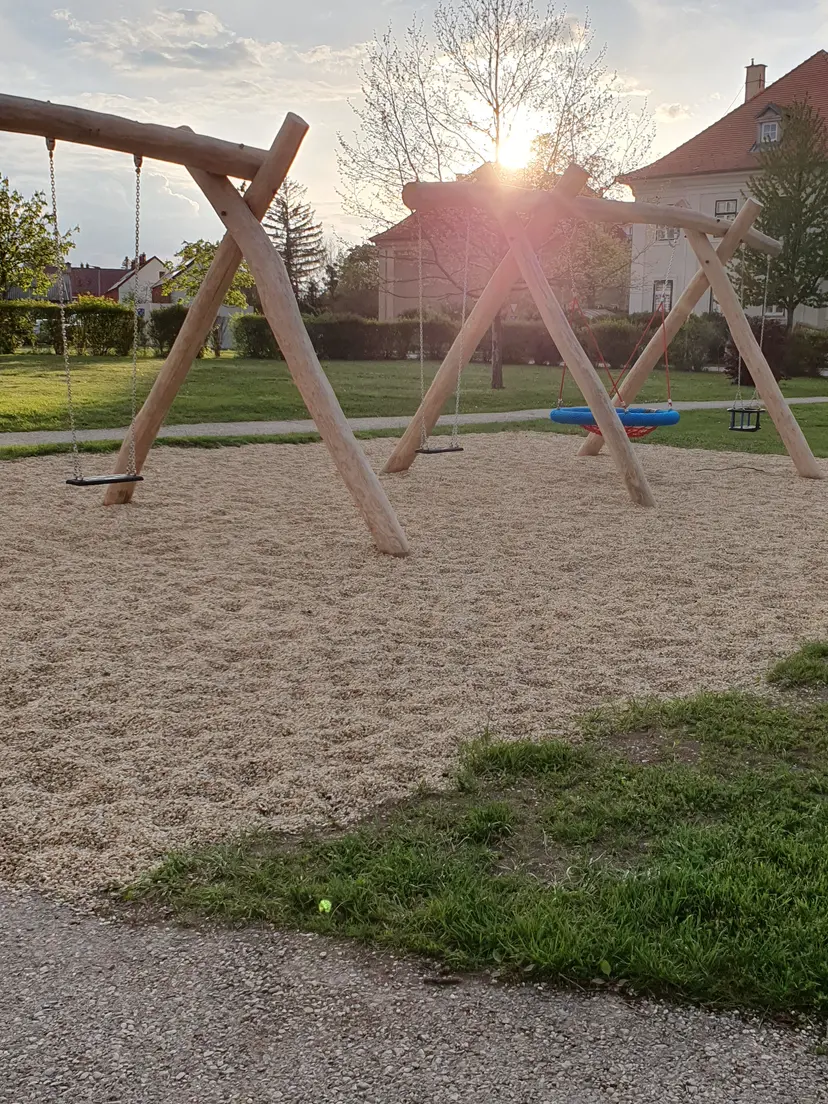 Spielplatz am Denkmalplatz 6