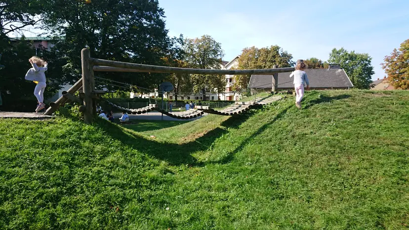 Spielplatz Hennebergplatz 2